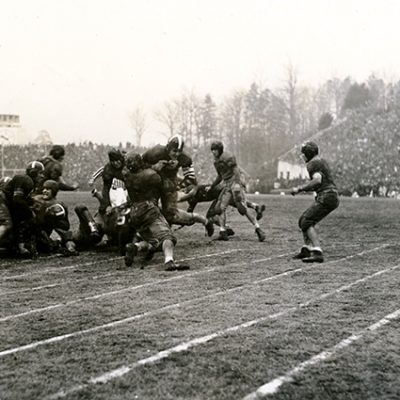 Photo from 1942 Rose Bowl game of players on the field