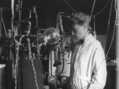 Black and white photo of Hertha Sponer in a lab